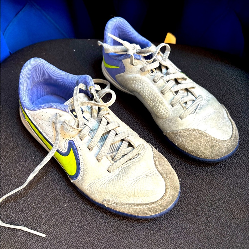 USED- Nike Tiempo Legend IX Club IC Indoor Shoes blue/yellow boys size 2.5Y